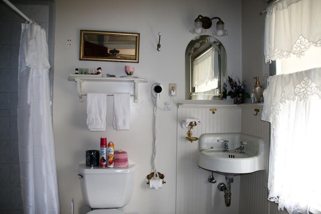 The Palm Hotel Bed & Breakfast Jamestown