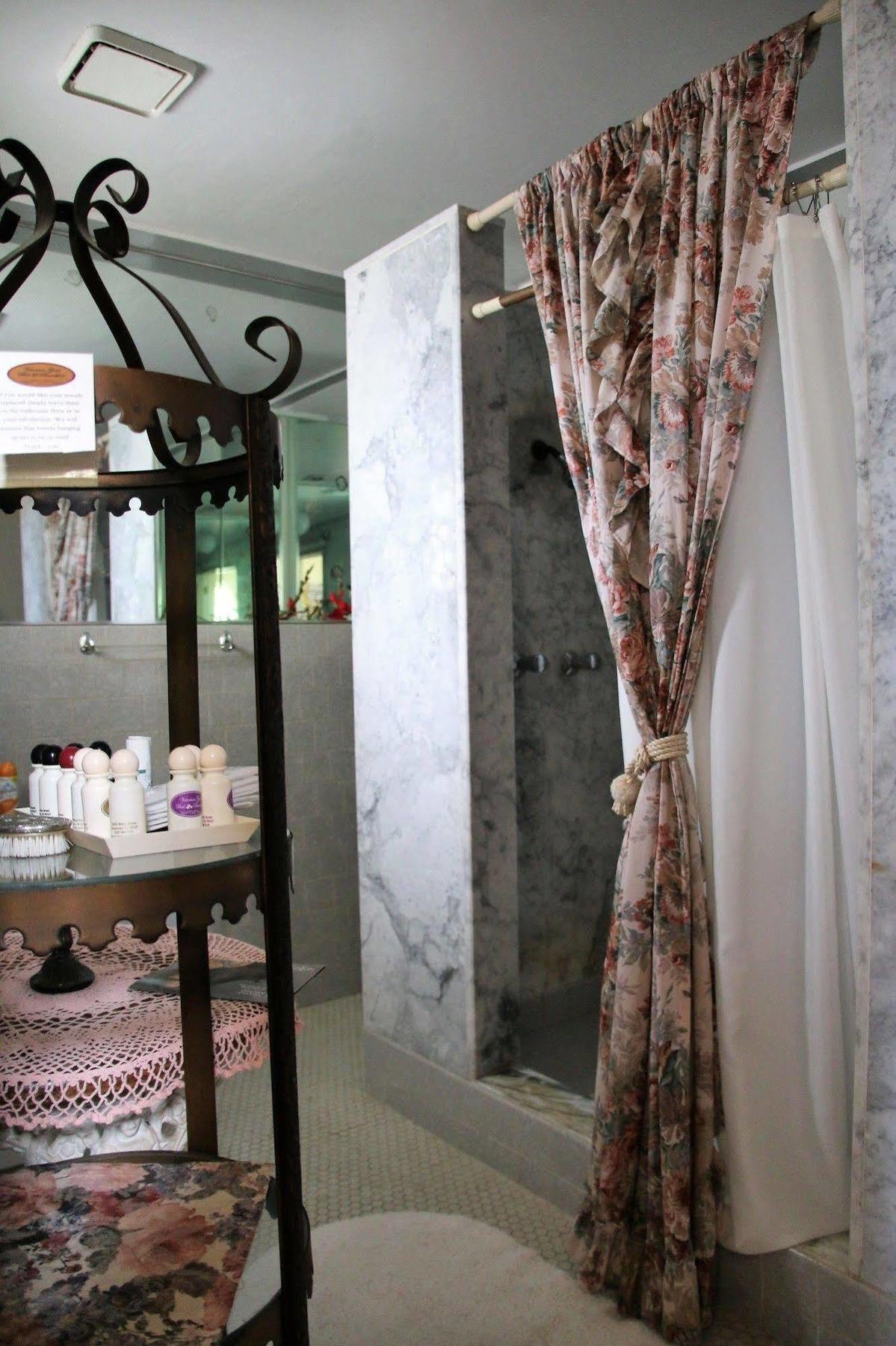 The Palm Hotel Bed & Breakfast Jamestown